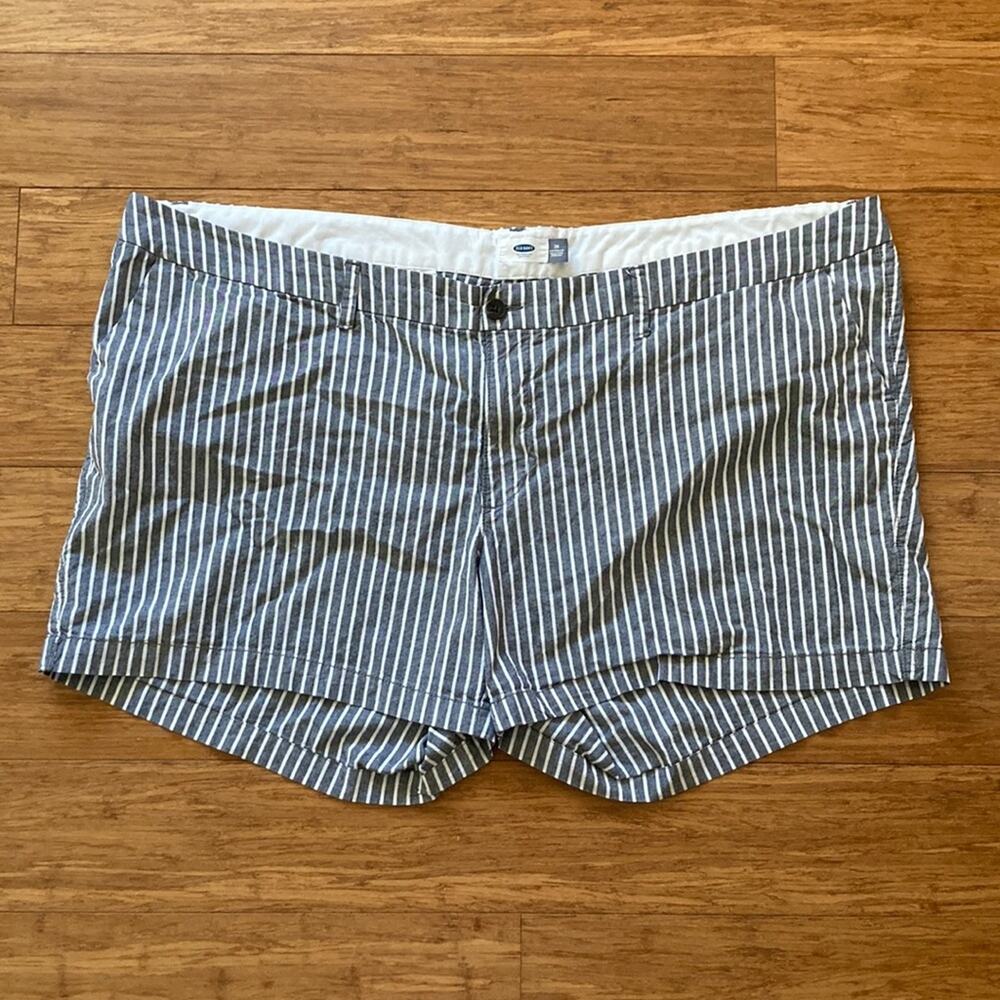 Old Navy Striped Shorts, Size 26